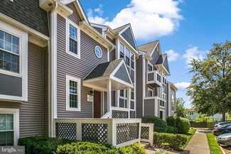 12922 Grays Pointe Rd Unit B, Fairfax, VA 22033