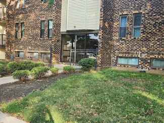 2149 Country Club Dr Unit 16B, Woodridge, IL 60517