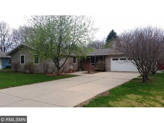 415 Interwood Dr, Glencoe, MN 55336