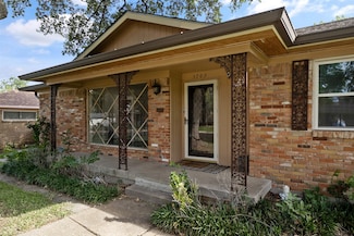 5705 Twineing St, Dallas, TX 75227