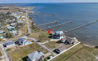101 Smith Cove Rd, Rockport, TX 78382