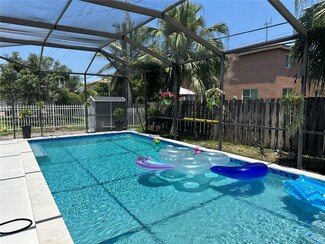 891 NW 203rd St, Miami, FL 33169