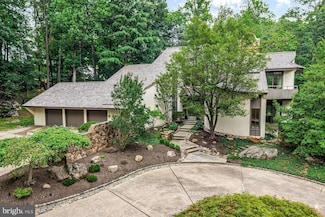 352 Pond View Rd, Devon, PA 19333