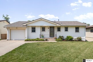 7502 Arrow Rock Dr, Omaha, NE 68157