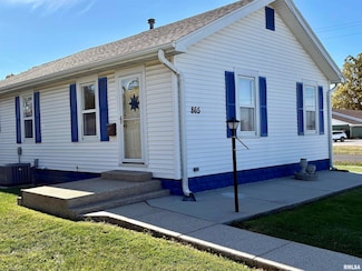 865 W Superior Ave, Jacksonville, IL 62650