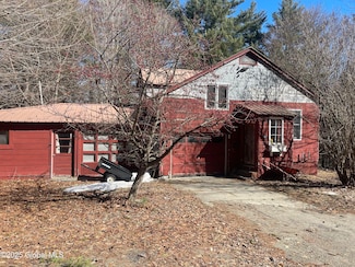 198 Valentine Pond Rd, Pottersville, NY 12860
