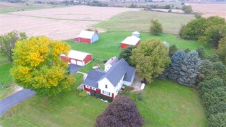 1959 Pitzer Rd, Earlham, IA 50072