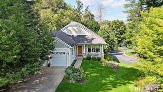 2975 Overlook Summit Dr, Grand Rapids, MI 49546