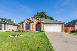 1112 Highland Station Dr, Saginaw, TX 76131