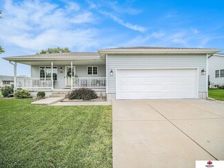 920 Morning Glory Ct, Hickman, NE 68372