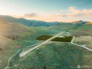 81 B E Dry Coulee Rd, Okanogan, WA 98840