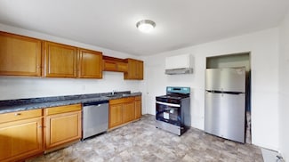 277 Foster St, Lowell, MA 01851