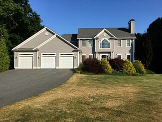 92 Twin Birch Dr, Cranston, RI 02921