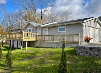 711 Division St, Delafield, WI 53018