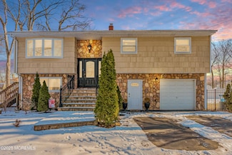 5 Hogarth St, Hazlet, NJ 07730