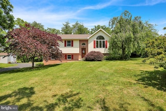 129 Deck Rd, Womelsdorf, PA 19567