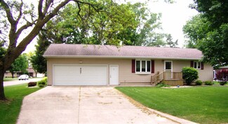 327 Howard St, Sumner, IA 50674
