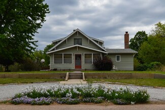 1013 Pacific St, Cambridge, NE 69022