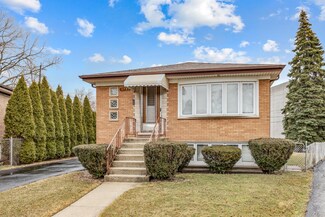 3751 Ivanhoe Cir, Schiller Park, IL 60176