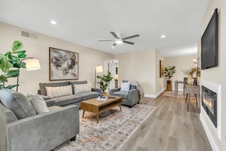 5940 Valley Vale Way, Sacramento, CA 95823