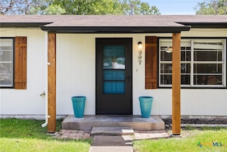 907 Apple St, Fredericksburg, TX 78624
