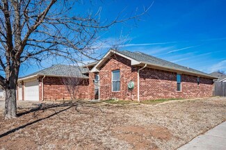 1125 Sparrow Hawk Dr, Norman, OK 73072
