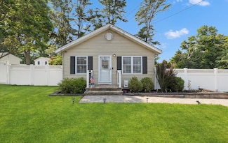 34 Lafayette Ave, Lake Grove, NY 11755