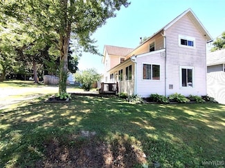 15 Knight St, Silver Creek, NY 14136