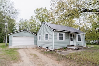 2204 W Surrey Rd, Farwell, MI 48622
