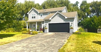 33 W Sedgemeadow St, Elkhorn, WI 53121