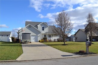 10505 Carrousel Woods Dr, New Middletown, OH 44442