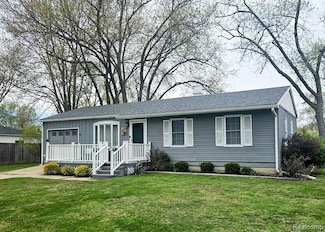 456 Cardinal Dr, Marysville, MI 48040