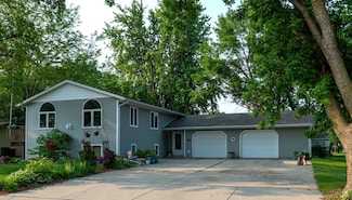 505 1st Ave S, Raymond, MN 56282