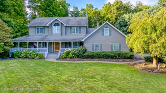 1 Ruby Meadows Rd, Lake Katrine, NY 12449