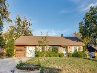 4017 Burkett Dr, Benbrook, TX 76116