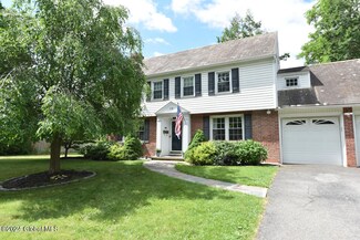 18 Buckingham Dr, Albany, NY 12208