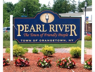 476 N Middletown Rd Unit 1, Pearl River, NY 10965