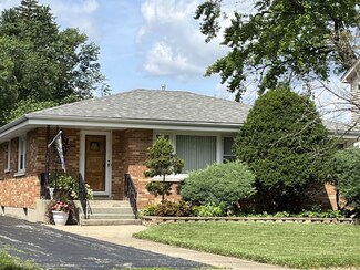 616 S Monterey Ave, Villa Park, IL 60181