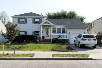 3558 Roanoke St, Seaford, NY 11783