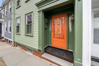 76 Green St, Charlestown, MA 02129