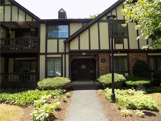 25 Canterbury Ct, Brookfield, CT 06804