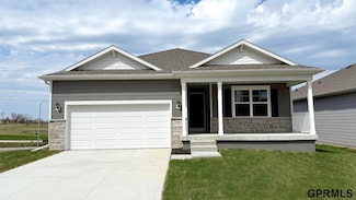 6615 Bluebell St, Papillion, NE 68133