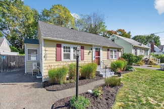 21 Pinehurst Rd, Albany, NY 12205