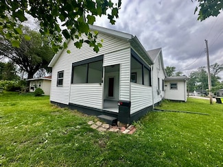 509 E Webster St, Clinton, IL 61727