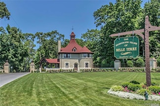 18 Bell Cir, Port Jefferson, NY 11777