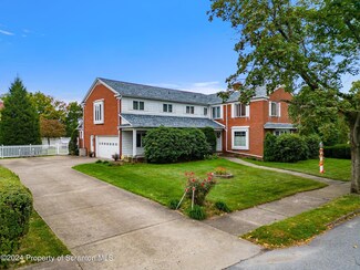 20 Hillcrest Dr, Olyphant, PA 18447