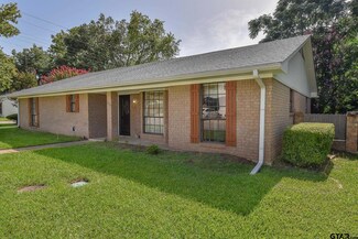 300 N Henry St, Mineola, TX 75773