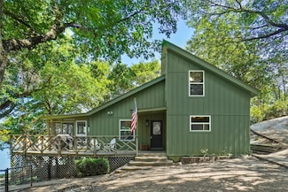 2147 Chaparral Rd, Gainesville, TX 76240