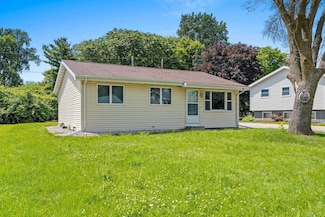 1008 Meadowview Dr, Menasha, WI 54952