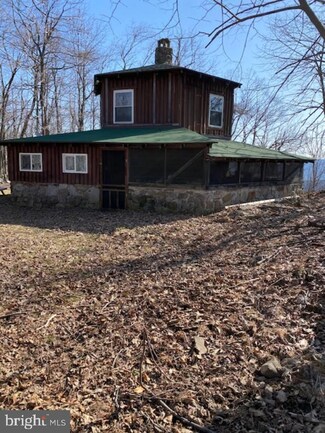 1700 Tower Rd, Paw Paw, WV 25434